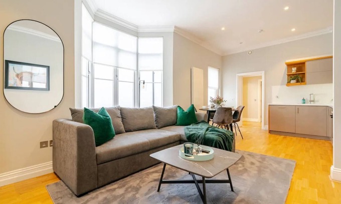 Marylebone Apartment | Charming 3 Bed Marylebone Apartment with AC