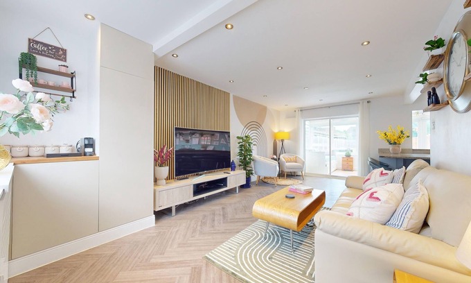 Dundonald House | Charming 3-Bed Wimbledon Home with Garden Views, Parking & Great Location