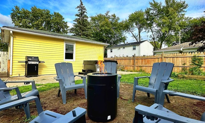 North Tonawanda House | Charming 3-bedroom house with AC, WiFi in lovely North Tonawanda