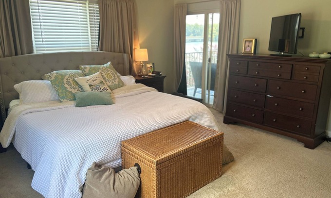 Alexander City Condo | Charming 3-bedroom condo in phenomenal Alexander City. Great View of Lake Martin