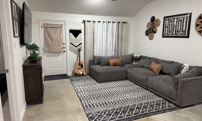 Copperas Cove Apartment | Charming 3-bedroom home with WiFi, King bed in fabulous Copperas Cove