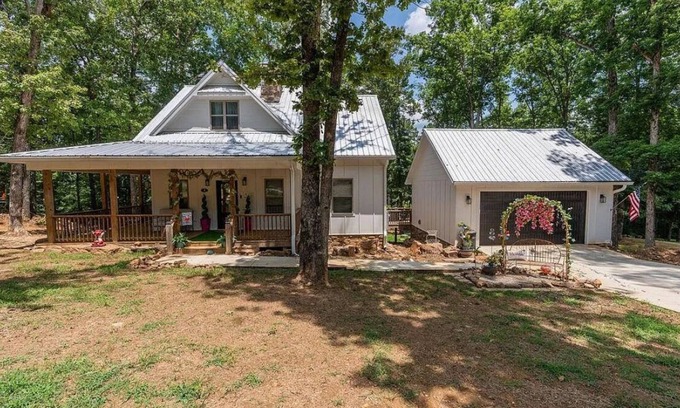 Heber Springs Cottage | Charming 3-bedroom cottage in peaceful Heber Springs
