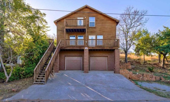 Medicine Park House | Charming 3-bedroom house in picturesque Medicine Park. Pet friendly.