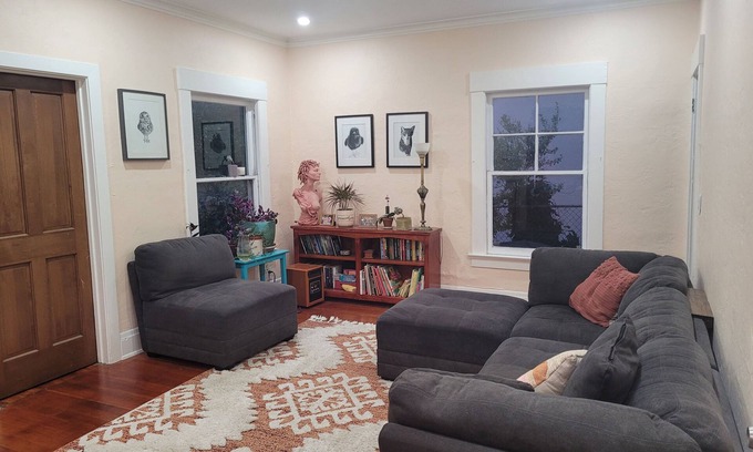 Southwest Berkeley House | Charming 3-bedroom, 2.5 bath house in Berkeley close to everything.