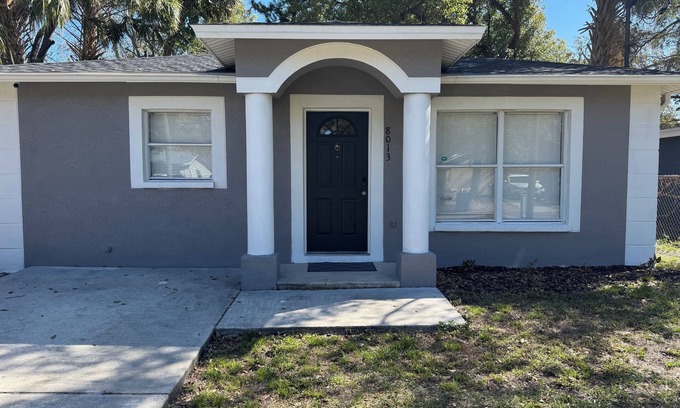 Sulphur Springs House | Charming 3-bedroom 2-Bathroom house with high speed WiFi, AC in wonderful Tampa