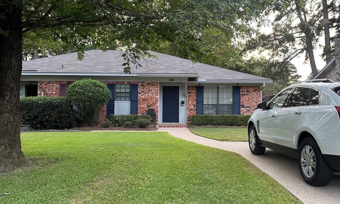 Ruston Apartment | Charming 3-bedroom apartment with AC, WiFi, private patio in delightful Ruston!