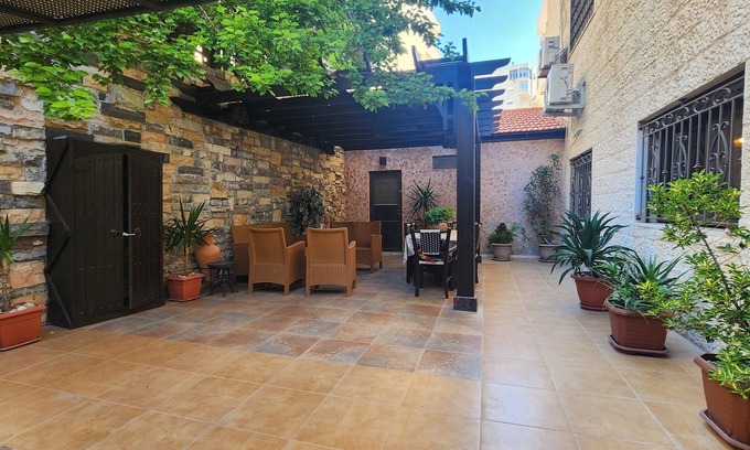 Amman Apartment | Charming 3-bedroom apartment with AC in marvelous Amman