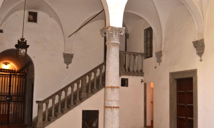 Oltrarno Apartment | Charming 3 bedroom Brand New Apartment in a Historic Building.