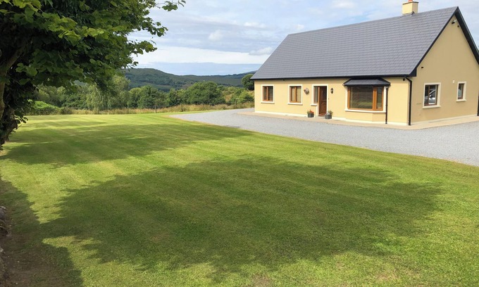 Kenmare House | Charming 3-bedroom bungalow in Kenmare with WiFi access