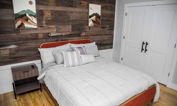 Downtown House | Charming 3-bedroom bungalow house in lovely downtown Raleigh