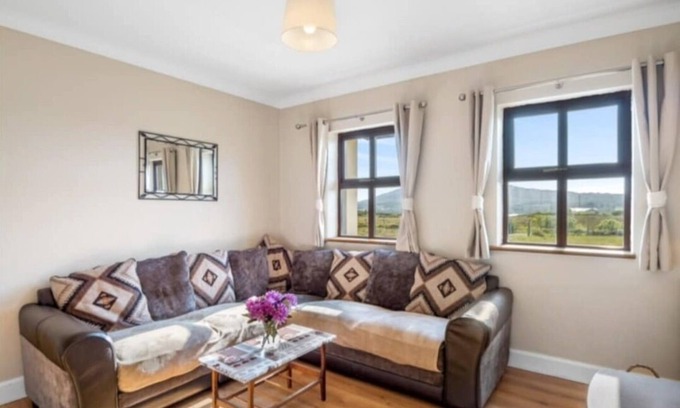 Connemara House | Charming 3-bedroom bungalow in welcoming Galway with WiFi and underfloor heating