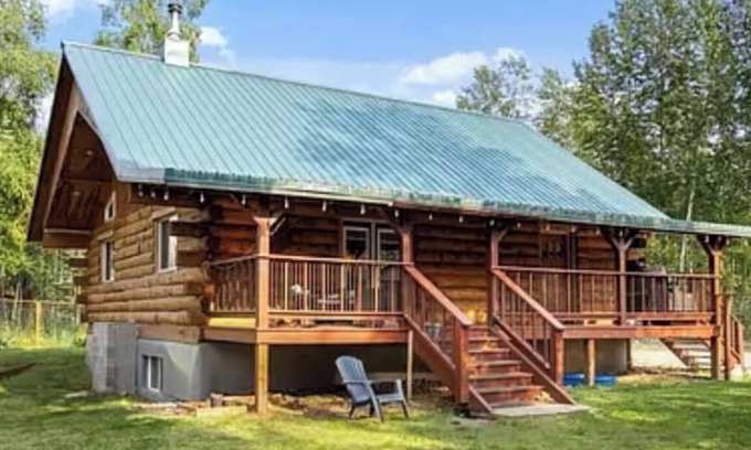 Meadow Lakes Cabin | Charming 3-bedroom cabin with WiFi, AC in soothing Wasilla