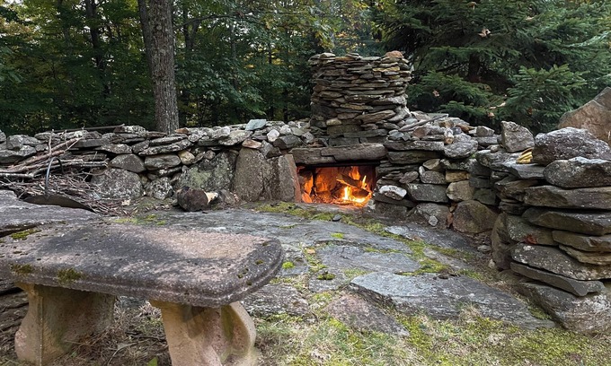 Wardsboro Ski Chalet | Charming 3+ bedroom chalet with Hot Tub, WiFi, AC in lovely Wardsboro