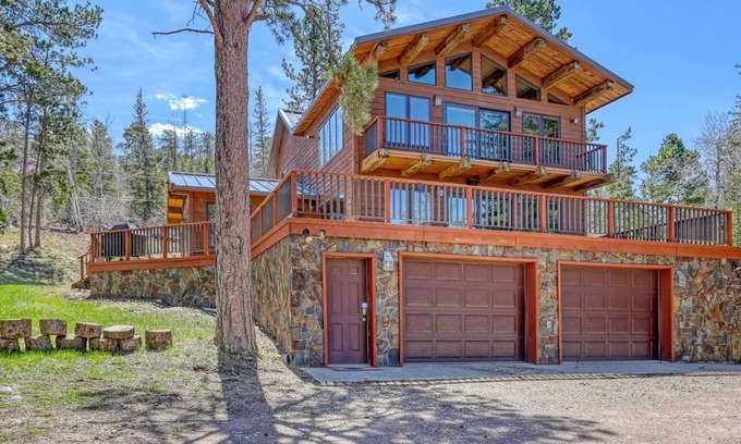 Lead Ski Chalet | Charming 3-bedroom chalet right off the ski slopes!