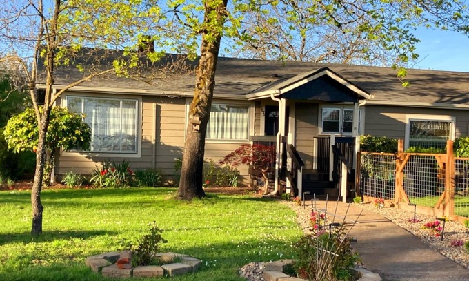 Dayton Other | Charming 3-bedroom Farmhouse with AC and Wifi in Willamette Valley Wine Country