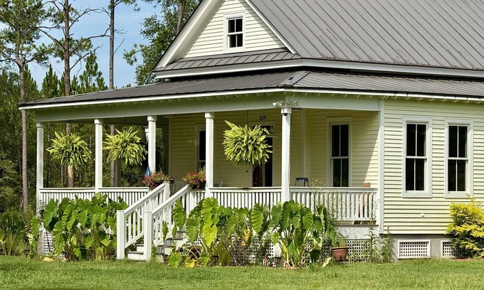 Eden Other | Charming 3-bedroom farmhouse, w/fire pit, game room and outdoor space in Guyton