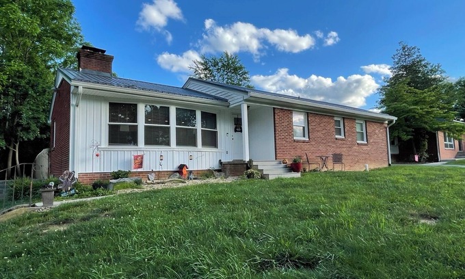McBryde House | Charming 3-bedroom house with WiFi and AC in fabulous Blacksburg