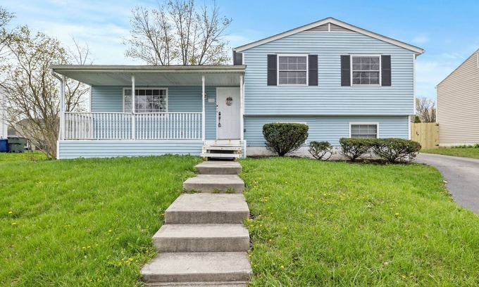 West Columbus House | Charming 3-bedroom house with fitness room and AC in Grove City