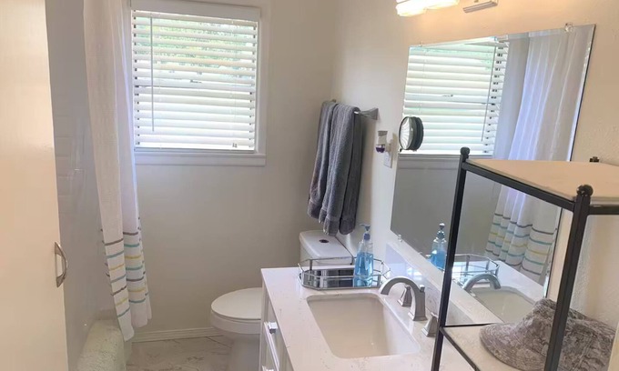 Aspermont House | Charming 3-bedroom house with AC and WiFi in peaceful Aspermont