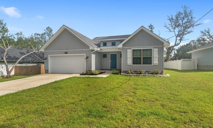 Ono Island House | Charming 3-bedroom house just 9.5 miles from Johnson Beach in Perdido Key.