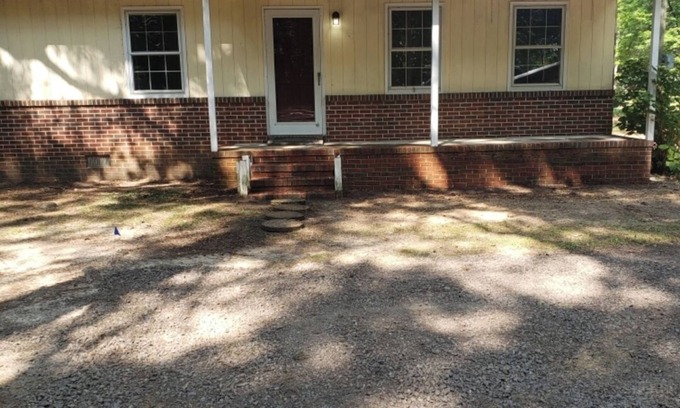 Reedville House | Charming 3-bedroom house with WiFi, AC& heat in peaceful Reedville