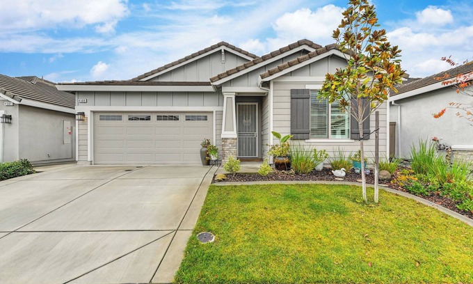 Roseville House | Charming 3-bedroom house with Hot Tub at the Sanctuary in West Roseville