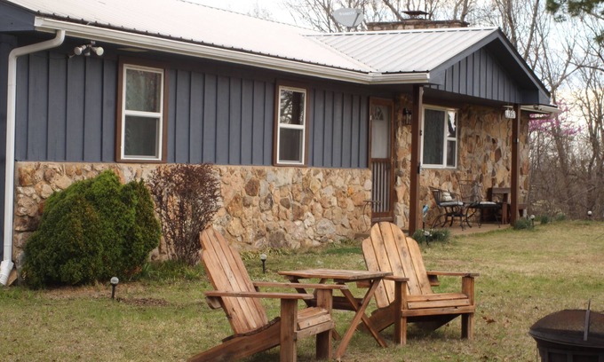 Yellville House | Charming 3-bedroom house with WiFi, AC in delightful Yellville