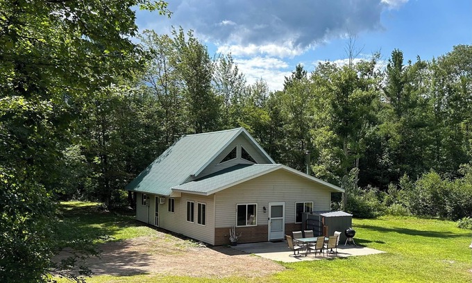 Ojibwa Cabin | Charming 3-bedroom home in beautiful Ojibwa