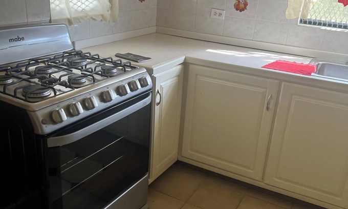 St. John's House | Charming 3-bedroom house with WiFi and AC in lovely St Johns