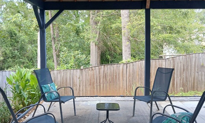 Earlewood House | Charming 3-bedroom house in Columbia w/Backyard! Just mins away from downtown!