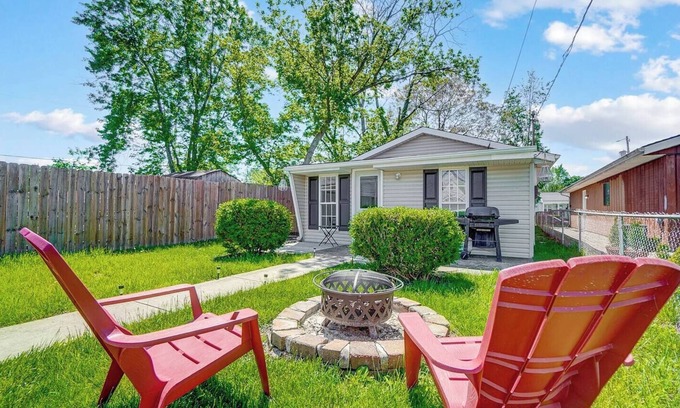 Hamilton House | Charming 3-bedroom house near Miami University & Spooky Nook in Hamilton