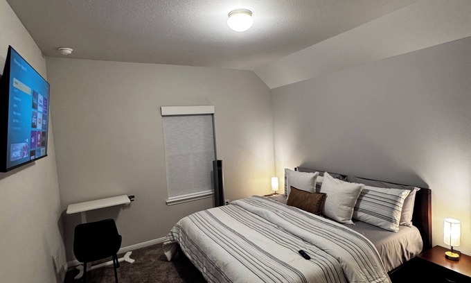 Cypress House | Charming 3-bedroom house with WiFi & AC in Cypress. Proximity to Grocery Stores.