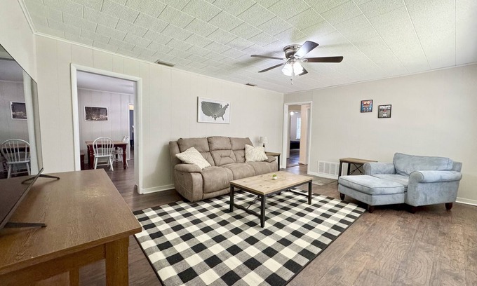 Kilgore House | Charming 3-bedroom house on quiet street in delightful Kilgore