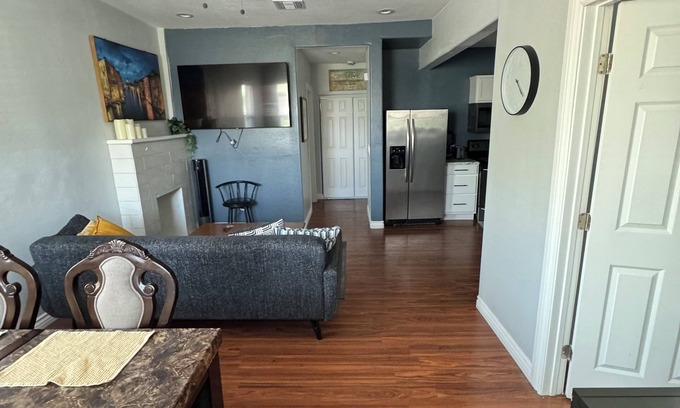Governmental Mall House | Charming 3-bedroom house in pleasant Phoenix with AC, WiFi