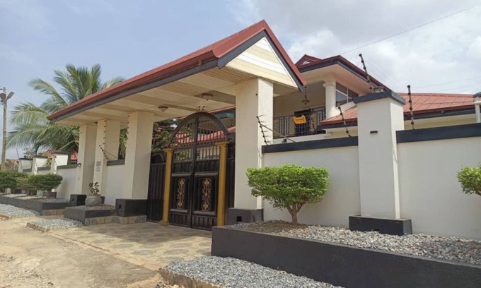 Osu Klottey House | Charming 3-bedroom house with WiFi and AC in beautiful Accra