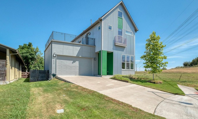 Austin House | Charming 3-bedroom house with WiFi, AC in vibrant Austin