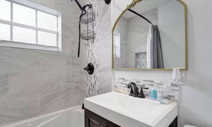 Golden Glades House | Charming 3-bedroom house with WiFi, AC in fantastic Miami