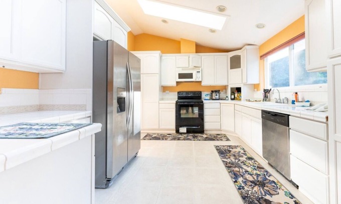 Lakewood House | Charming 3-bedroom house close to lakes and golf course