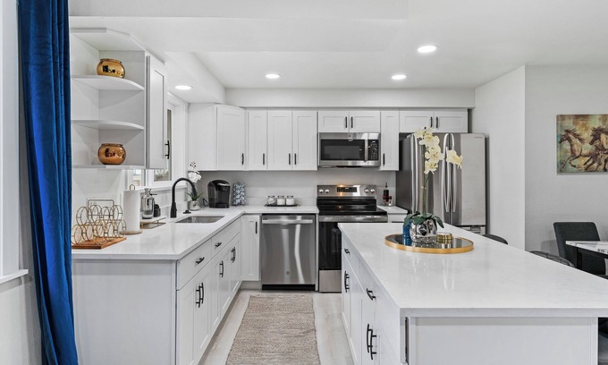 West End House | Charming 3-bedroom house in fabulous Tacoma Narrows neighborhood