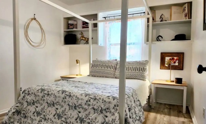 Amarillo House | CHARMING 3-Bedroom RETREAT GATEAWAY PET Friendly ♥️ HOT TUB - GYM- POOL TABLE