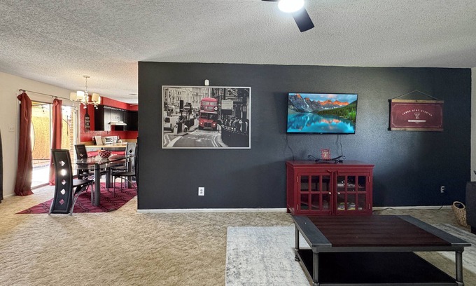 Bowie House | Charming 3-bedroom Texas Tech house with AC and fitness room in Lubbock
