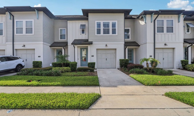Davenport House | Charming 3-bedroom townhome with AC and great ammenities in fabulous Davenport