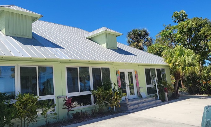 Indian River Estates House | Charming 3-bedroom house with AC, WiFi in brilliant Fort Pierce