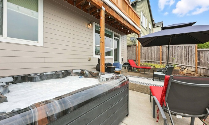Rock Creek House | Charming 3-bedroom house with AC, fitness room in Happy Valley