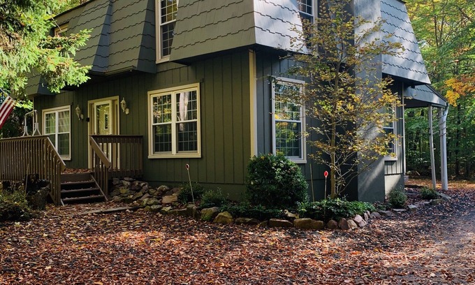 Pocono Pines House | Charming 3-bedroom cabin style house nestled in the woods