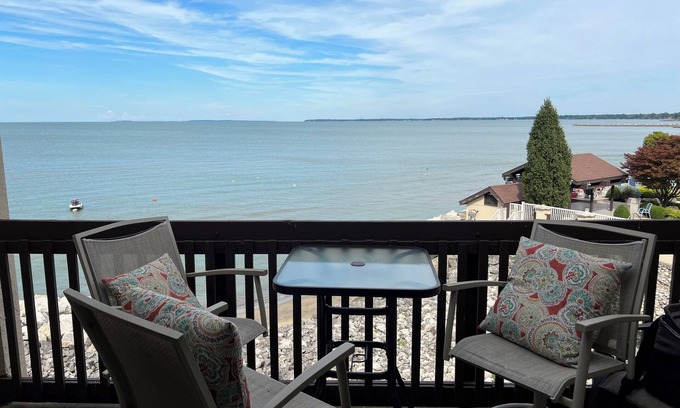 Port Clinton Condo | Charming 3-bedroom condo in Port Clinton with Island Views