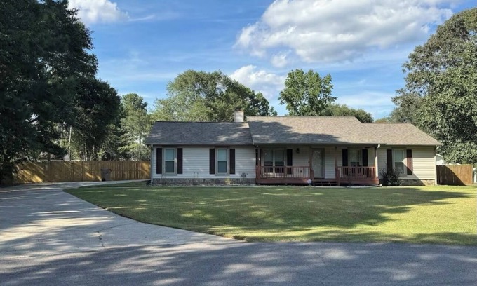 Inman House | Charming 3-bedroom House on 1.3 acres