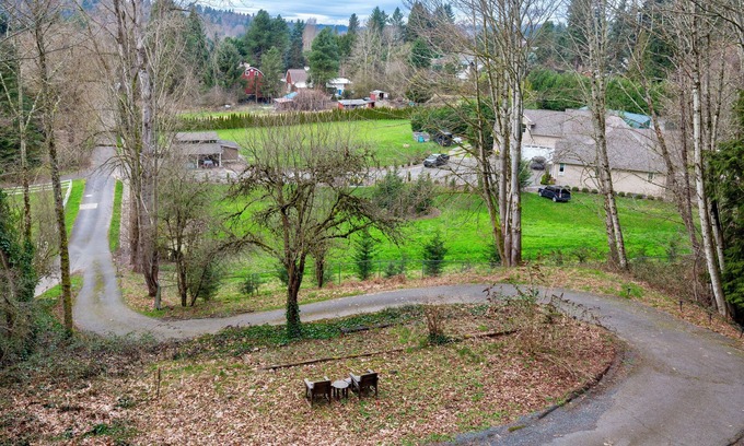 Town Center Cabin | Charming 3-bedroom cabin in Woodinville with AC, WiFi