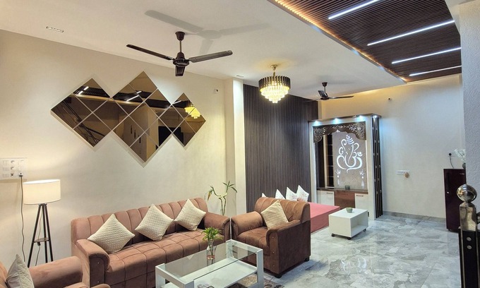 Varanasi Villa | Charming 3-bedroom villa with AC and WiFi in prime location in Varanasi