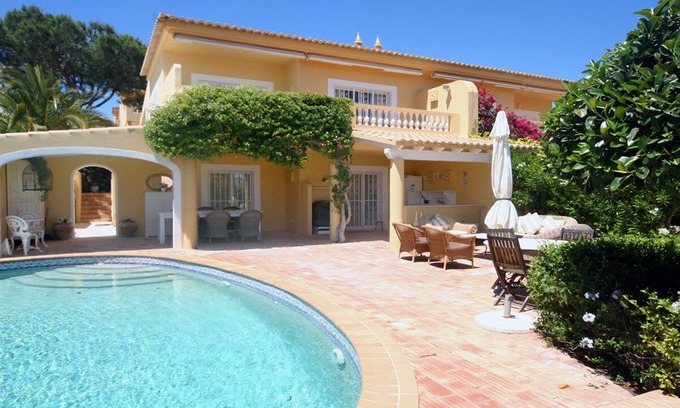 Meia Praia House | Charming 3 Bedroom Villa w/Private Pool in quiet area,200 meters to beach,A/C